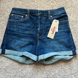 Levi’s women’s Denim wedgie short high rise size 31